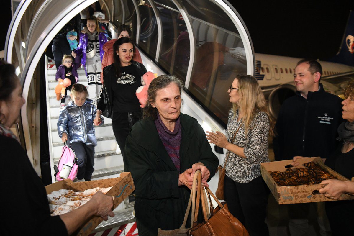 Elbaum with Ukrainian immigrants