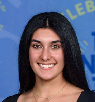 Julia Barker headshot