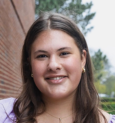 Gabriela Simons headshot