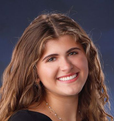 Zoey Alzate headshot