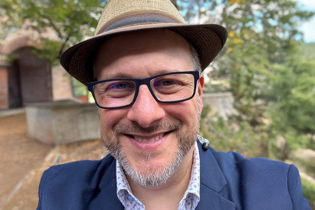 Steve Singer headshot