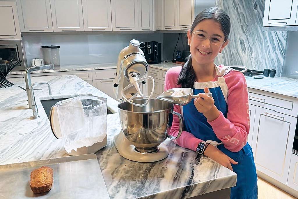 For Juliana Weisz&rsquo;s b&rsquo;mitzvah project, she baked banana bread to raise money for the JUF Uptown Cafe.
